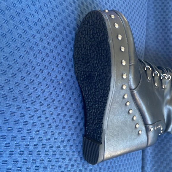 Milwaukee leather 3 inch boots. Worn once. Side zip - Picture 4 of 5